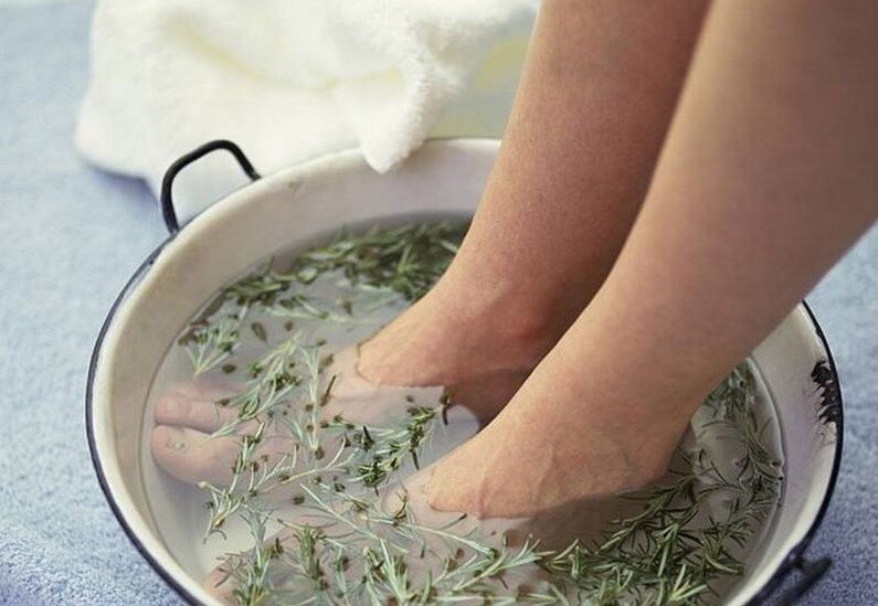 Bath with herbal decoction for nail fungus